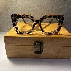 Very Chic Tortoiseshell Square Glasses